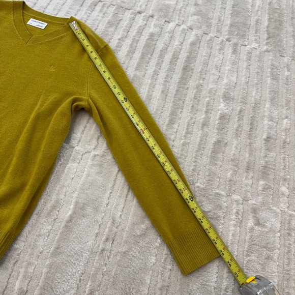 Calvin Klein Wool V-Neck Sweater Size Small - Picture 4 of 7